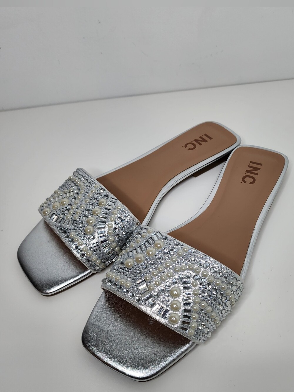 INC International Concepts Silver Pearl & Crystal Embellished Slides Size 9